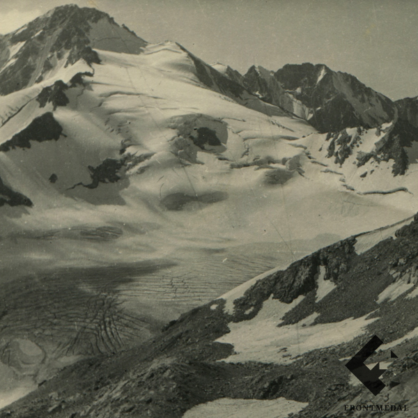 Фотография перевала Хотю-Тау в горах Кавказа (Приэльбрусье, 1942 г.)