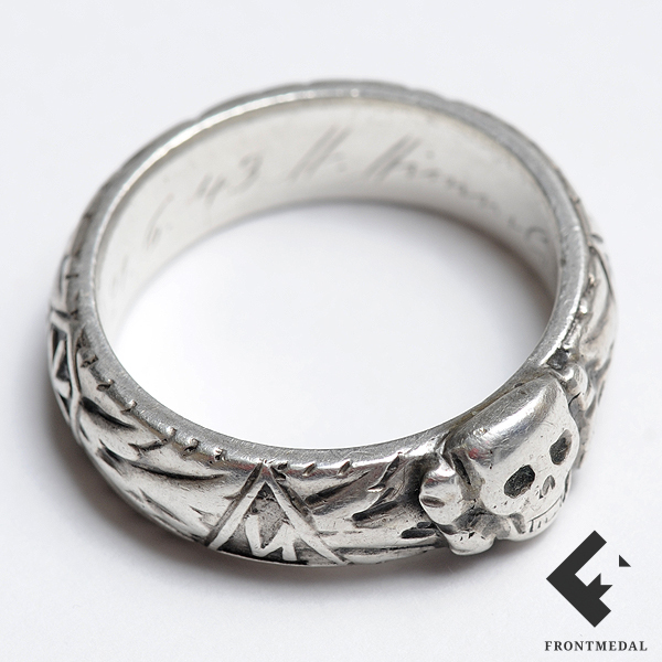 Наградное кольцо " Тотенкопф-ринг " в футляре с рунами SS