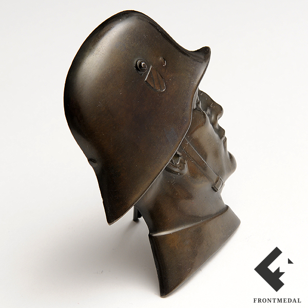 Настольное украшение в виде головы солдата в стальном шлеме