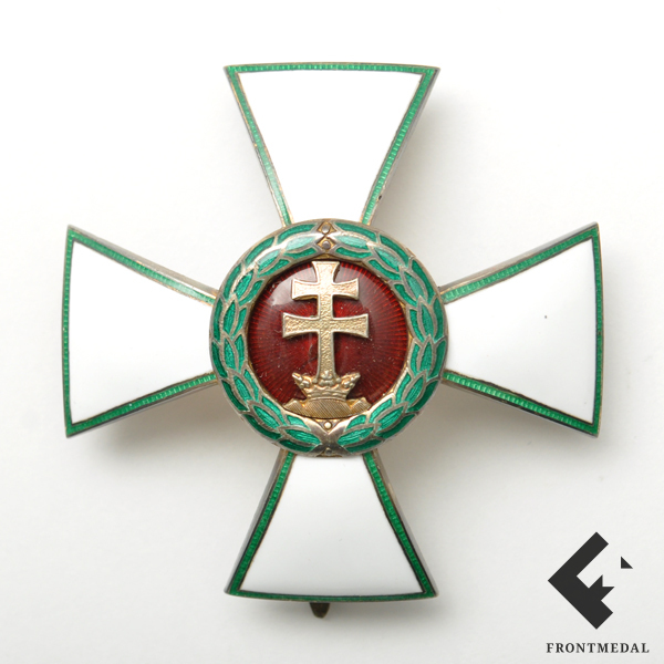 Офицерский крест Ордена заслуг в футляре