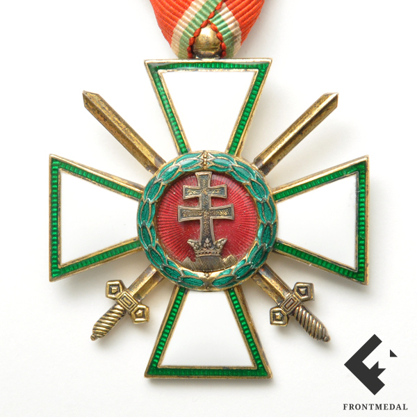 Венгерский крест Ордена заслуг с мечами в футляре