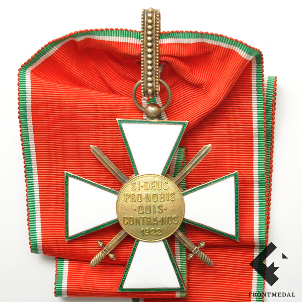 Командорский крест Ордена заслуг с мечами в футляре