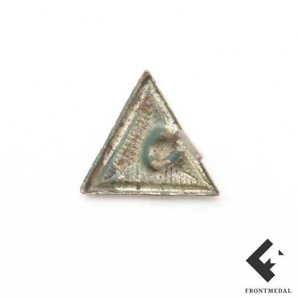 Треугольник - петличная эмблема младшего командного состава РККА