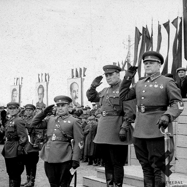 Парадный мундир и фуражка генерала Красной армии обр. 1940 года