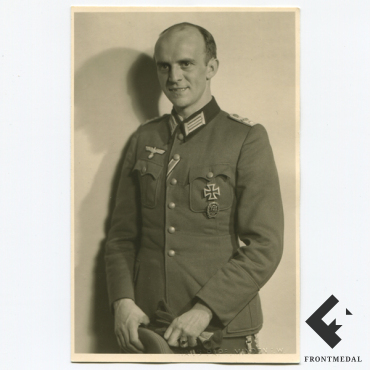 Студийное фото лейтенанта из 843-го самоходного батальона