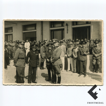 3 фотографии: румынские и немецкие военнослужащие на ж/д вокзале