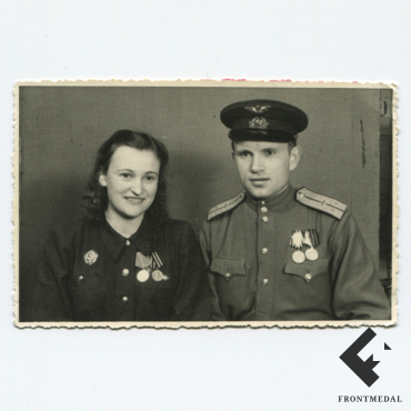 Отличный санитар и лейтенант ВВС Красной армии, август 1945 г.