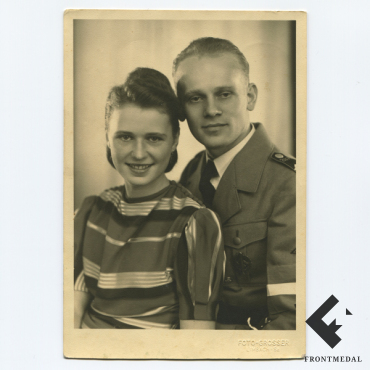 Студийное фото гефольгшафтсфюрер HJ с супругой