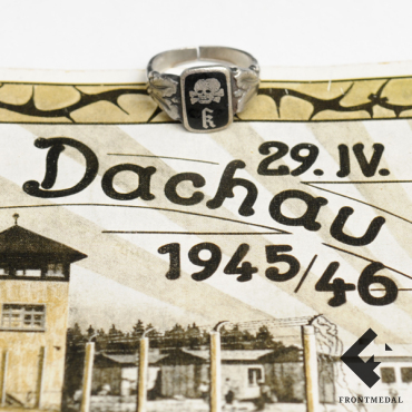 Перстень с символикой охранного подразделения концлагеря