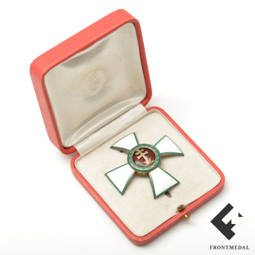 Офицерский крест Ордена заслуг в футляре