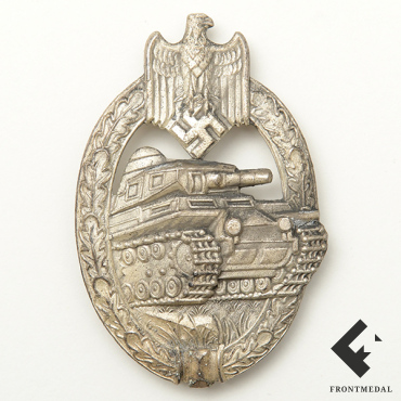 Знак За танковую атаку в серебре (AS в треугольнике)