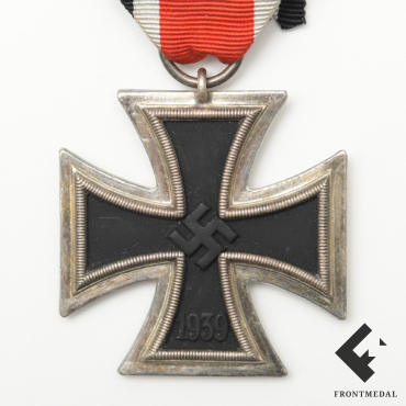 Железный крест 2 класса образца 1939 года на ленте
