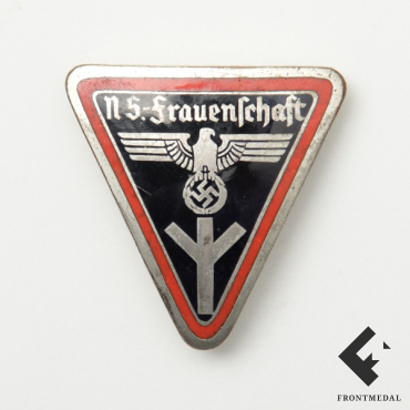 Почетный знак Национального женского союза с красной окантовкой