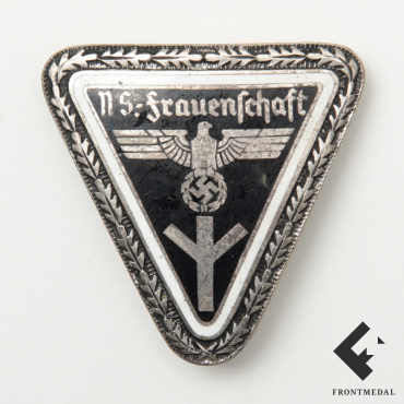 Почетный знак руководителя Национального женского союза (NSF)