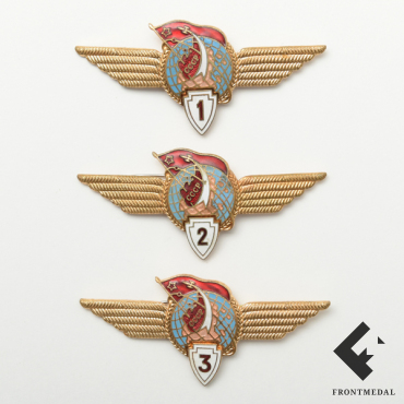 Знаки классности летчиков-космонавтов СССР - 1, 2 и 3-й класс