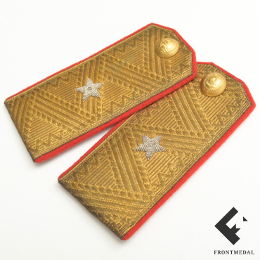 Погоны с пуговицами обр. 1943 г. на генерал-майора (Парад Победы)