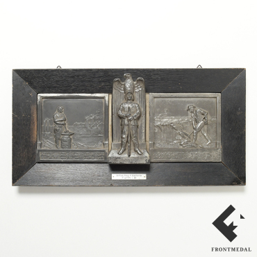 Германский солдат на страже рабочих и крестьян (настенная плакетка)