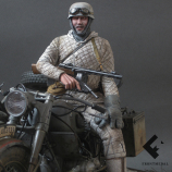 Немецкий десантник в разведрейде на мотоцикле BMW R-75