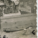 Советский военнослужащий на развалинах Рейхстага (27.5.1945)